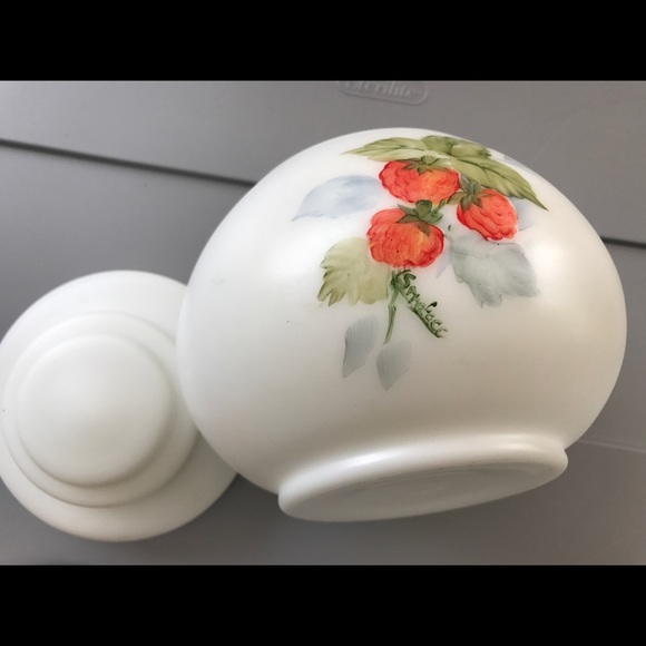White glass cookie jar w/lid/strawberries - Picture 6 of 7